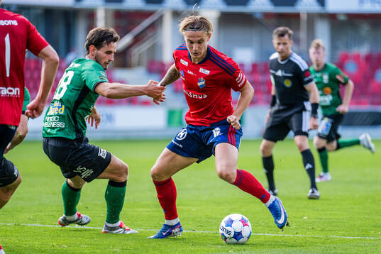 Varbergs Erion Sadiku och Östers Linus Carlstrand