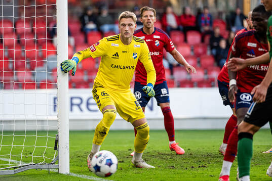 Östers målvakt Carl Lundahl Persson