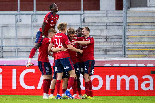 Östers Noah Söderberg jublar med lagkamerater