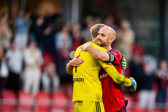 Östers målvakt Carl Lundahl Persson och Sebastian Hedlund