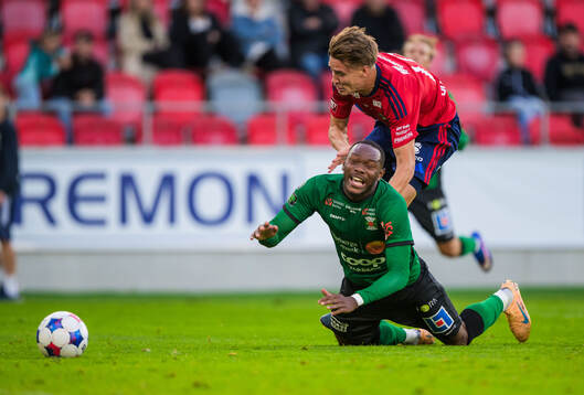 Östers Matias Tamminen och Varbergs Shanyder Borgelin