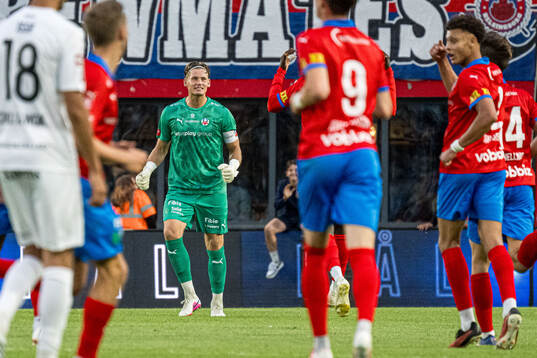 Helsingborgs målvakt Johan Brattberg jublar