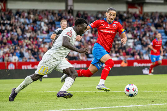 Nordic Uniteds Emmanuel Swedi och Helsingborgs Ervin Gigovic
