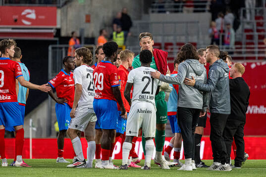 Helsingborgs målvakt Johan Brattberg och Nordic Uniteds