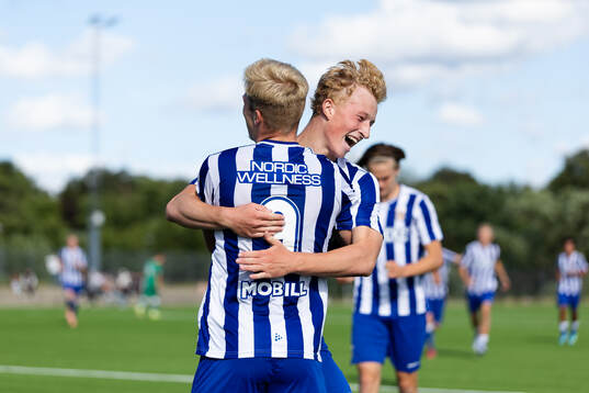 IFK Göteborgs William Andersson jublar ihop med Alvin