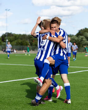 IFK Göteborgs William Andersson jublar ihop med Rio Darvas
