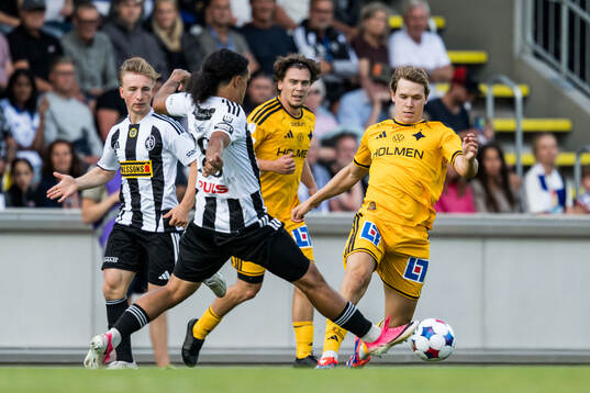 Landskronas André Alvarez Perez och IFK Norrköpings Ture