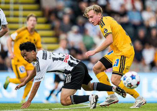Landskronas Kota Sakurai och IFK Norrköpings Viggo Fälth
