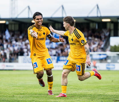 IFK Norrköpings Noel Sernelius och Ryan Nelson jublar