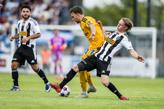 IFK Norrköpings Anton Eriksson och Landskronas Adam Egnell