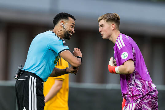 Domare Farouk nehdi i samtal med och IFK Norrköpings
