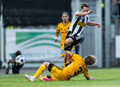 IFK Norrköpings Viggo Fälth och Landskronas Kevin Jensen