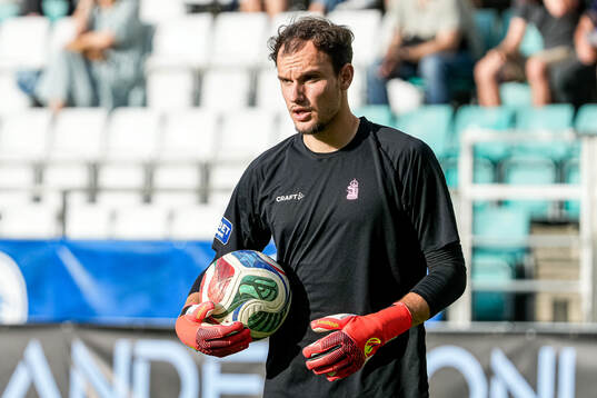 Goalkeeper Elis Bishesari of IFK Göteborg