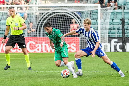 João Pedro of Levadia Tallinn and David Kruse of IFK