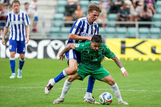 Oliver Månsson of IFK Göteborg and João Pedro of Levadia