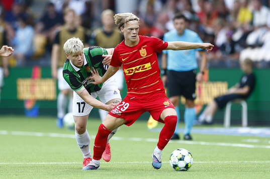 Robert Frosti Thorkelsson of GAIS and Villum Berthelsen of