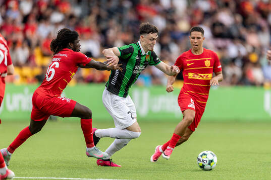 Matteo De Brienne of GAIS and Nicklas Røjkjær of