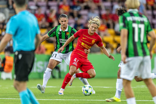Nikola Vasić of GAIS and Malte Heyde of Nordsjälland