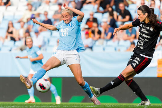 Malmö FFs Stinalisa Johansson och Piteås Andrea Simonovic