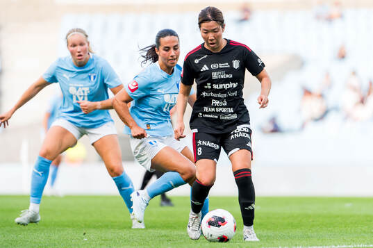 Malmö FFs Vesna Milivojevic och Piteås Shiho Matsubara