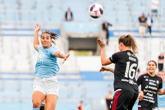 Malmö FFs Vesna Milivojevic och Piteås Maja Green