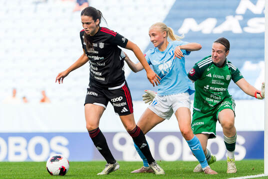 Malmö FFs Stinalisa Johansson och Piteås Andrea Simonovic