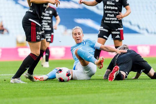 Malmö FFs Mia Persson, Piteås Andrea Simonovic och