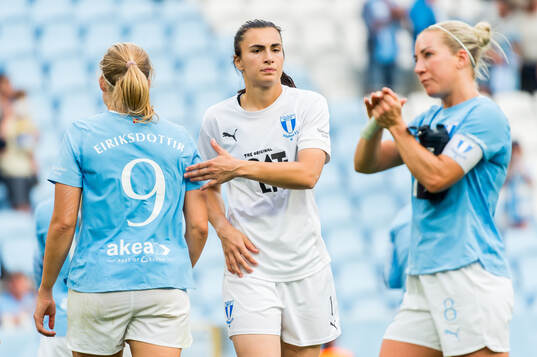 Malmö FFs Hlin Eiriksdottir, målvakt Zecira Musovic och