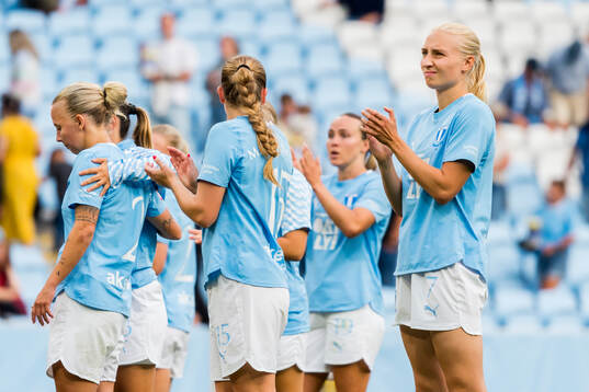 Malmö FFs Stinalisa Johansson deppar med lagkamraterna