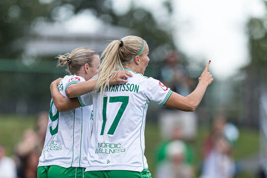 Hammarbys Mari Nyhagen och Stina Lennartsson jublar