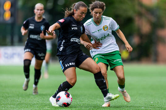 Växjö DFFs Mariann Høgh Nielsen och Hammarbys Inés