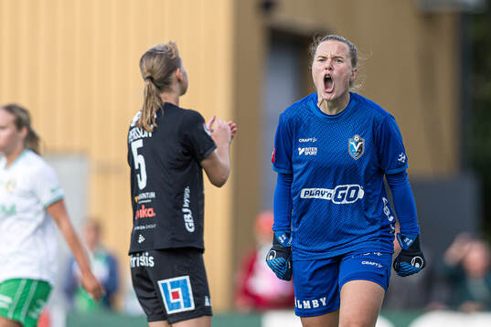 Växjö DFFs målvakt Maja Bay Østergaard deppar
