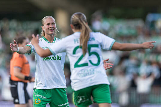 Hammarbys Filippa Curmark och Fanny Peterson jublar