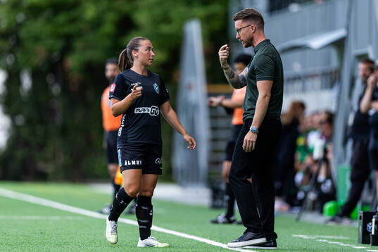 Växjö DFFs Mariann Høgh Nielsen och tränare Olof