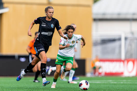 Växjö DFFs Elin Nilsson och Hammarbys Inés Lorenius
