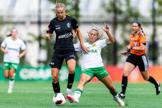 Växjö DFFs Elin Nilsson och Hammarbys Fanny Peterson