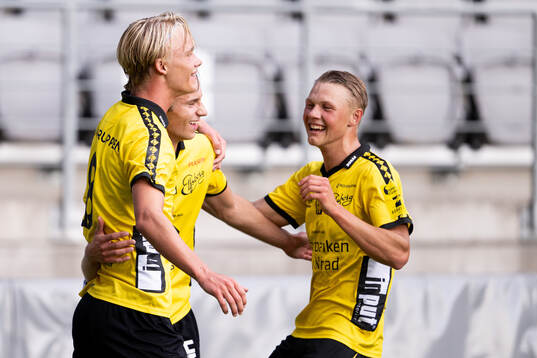 Elfsborgs Nils Roström jublar med Wilmer Carl Johansson