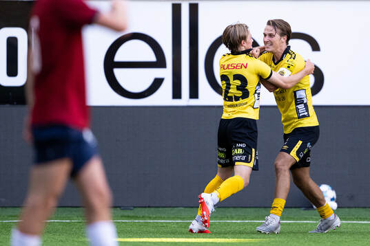 Elfsborgs Hugo Lindskog och Adam Wetterlov  jublar