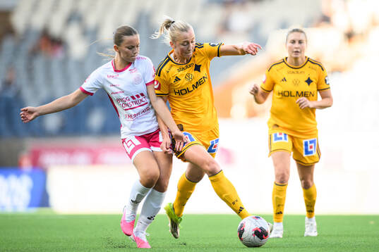 IK Uppsalas Stina Leffler och IFK Norrköpings Julia