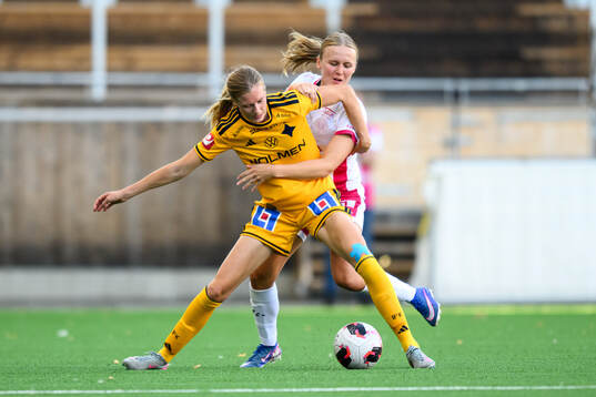 IFK Norrköpings Ebba Handfast och IK Uppsalas Ella