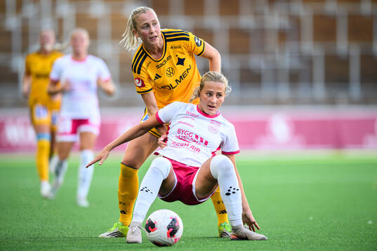 IFK Norrköpings Julia Karlernäs och IK Uppsalas Angelina