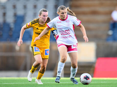 IFK Norrköpings Carrie Jones och IK Uppsalas Elin Flakberg