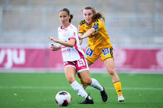 IK Uppsalas Tekla Höckert och IFK Norrköpings Carrie Jones