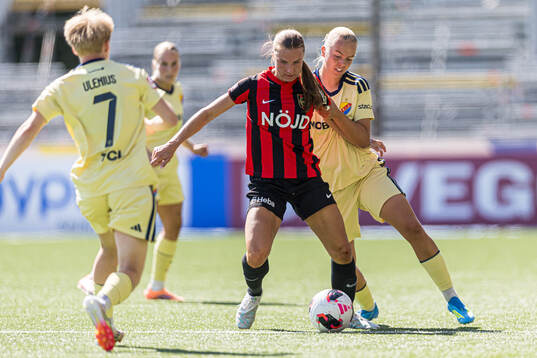 Brommapojkarnas Louise Lillbäck och Djurgårdens Elin
