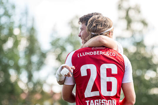 Sandvikens Adam Kiani och Linus Tagesson jublar