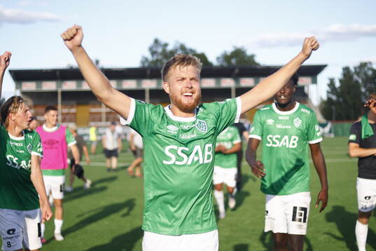 Brages Malte Persson jublar