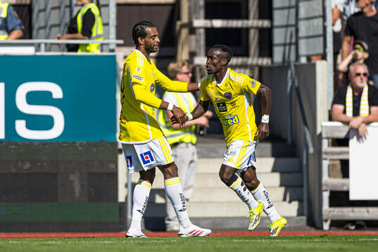 Falkenbergs Wanbe Godwin Aguda jublar