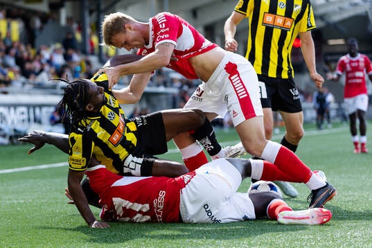 Häckens Adrian Svanbäck och Harun Ibrahim mot Kalmars