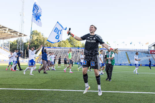 IFK Norrköpings målvakt Theo Krantz jublar