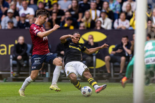 Örgrytes Daniel Paulson och AIKs Kevin Filling